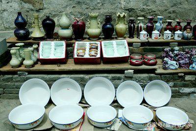 这个不足5万人的河南小镇,却成为远近驰名的“中原潘家园”